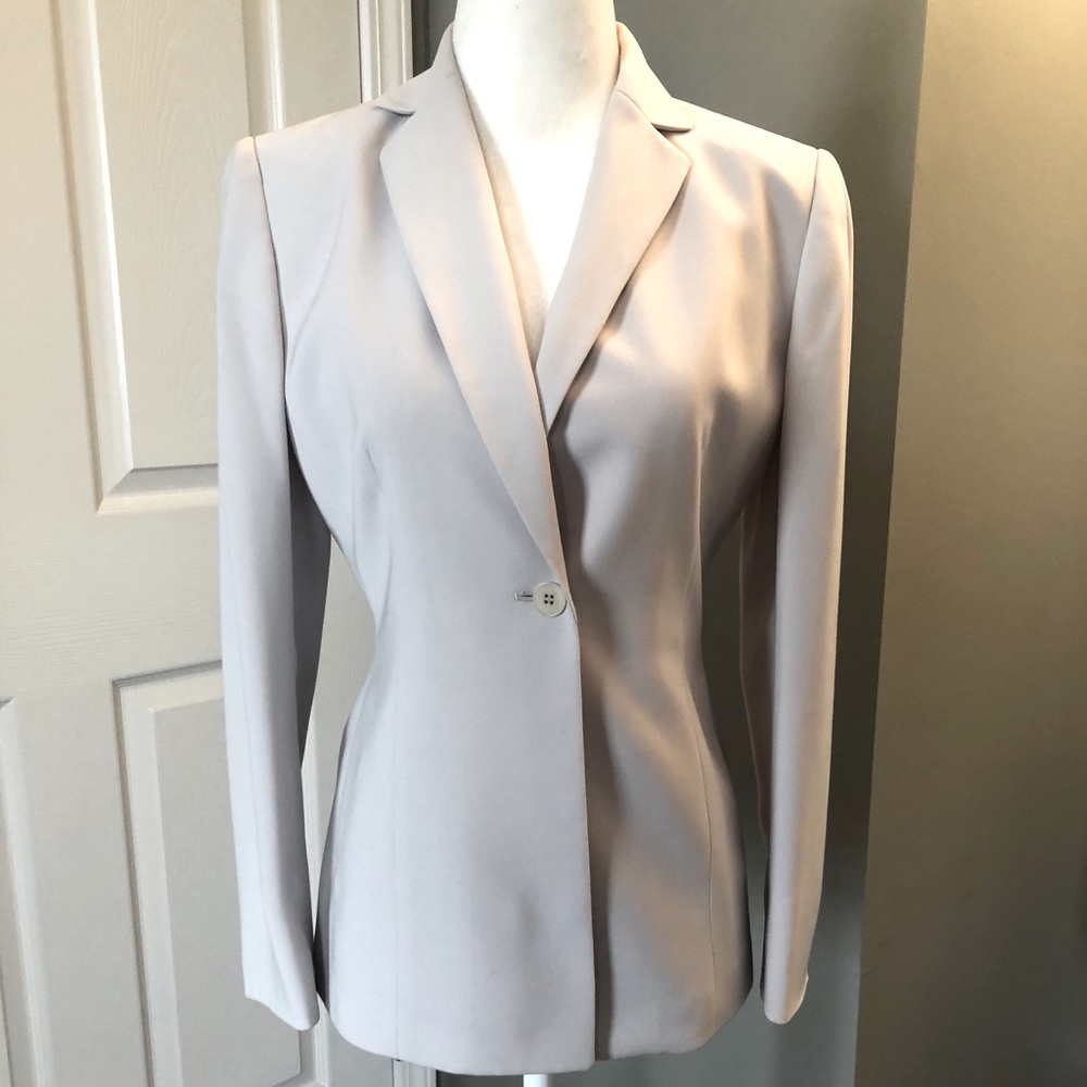 Kasper fitted suit jacket, size 2P